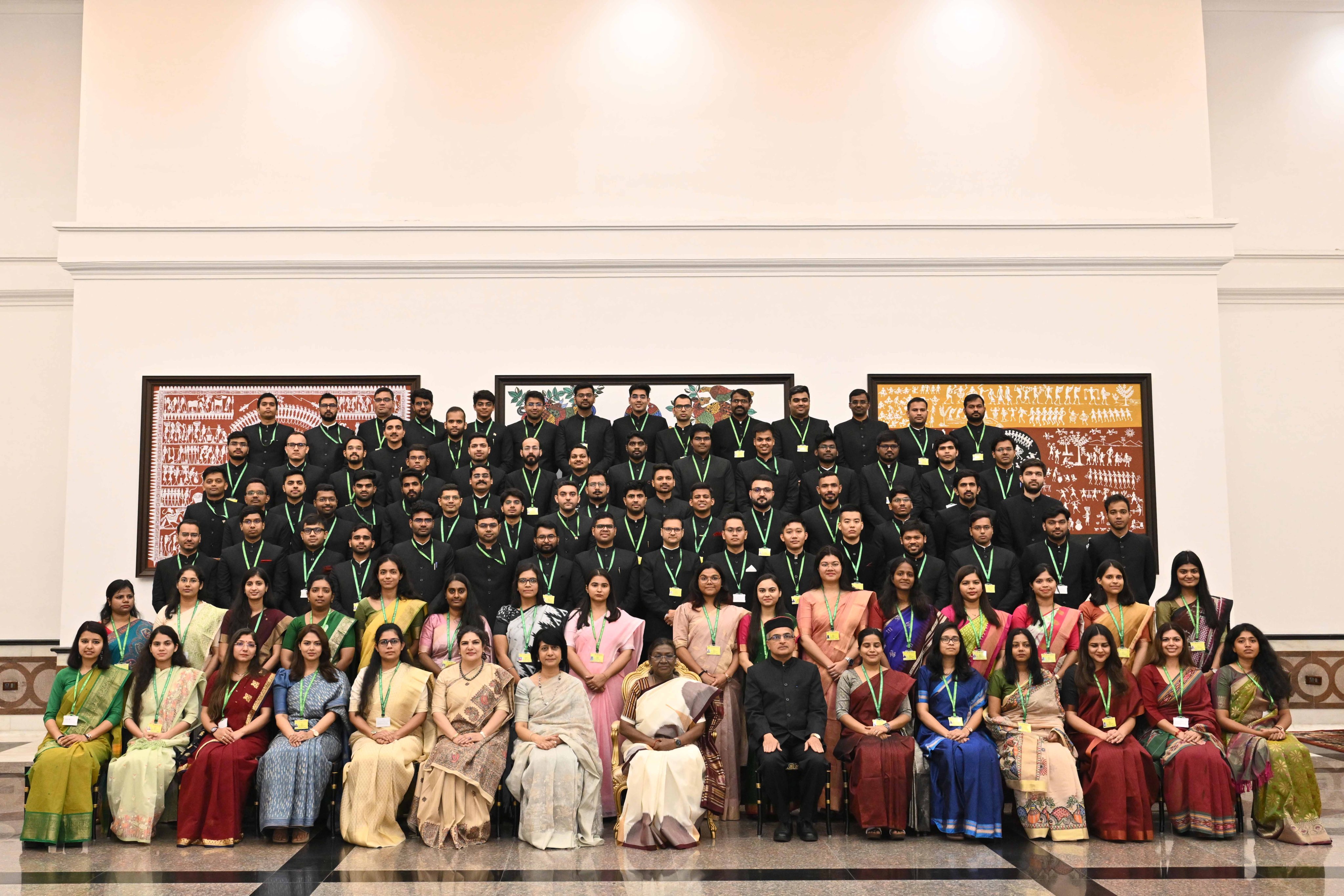 IAS officers of the 2023 batch call on the President